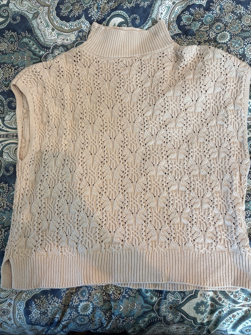 Women’s Cream Knit Sleeveless Turtleneck Sweater